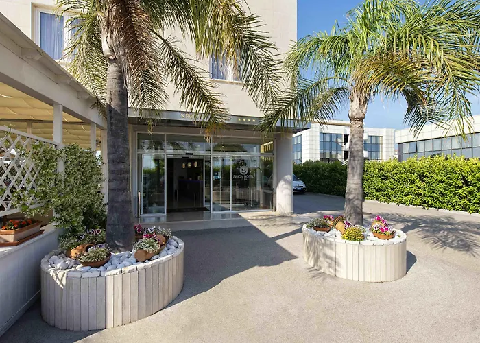 Simon Hotel